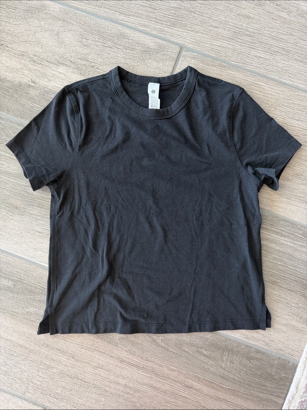 lululemon athletica classic fit Black Short Sleeve Crewneck Tee size 0 EUC